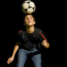 Por que o futebol pode causar danos ao cérebro