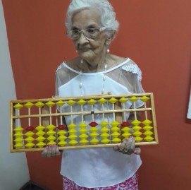 Aos 92 anos, Lucinda R. não deixa o cérebro parado
