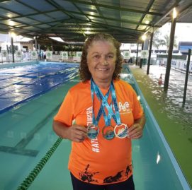 Marli Veras de Sousa é aluna SUPERA e campeã de natação aos 71 anos