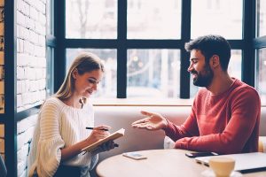 Como se comunicar melhor: 4 dicas para falar e ouvir mais!