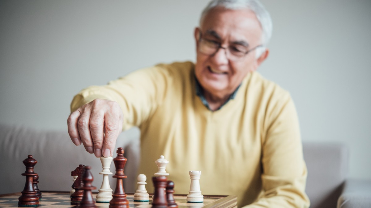 Homem Jogando Xadrez Casa Banners Set Conceito Jogos Estratégia