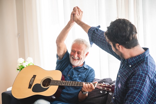 Qual é o beneficio da música para idosos