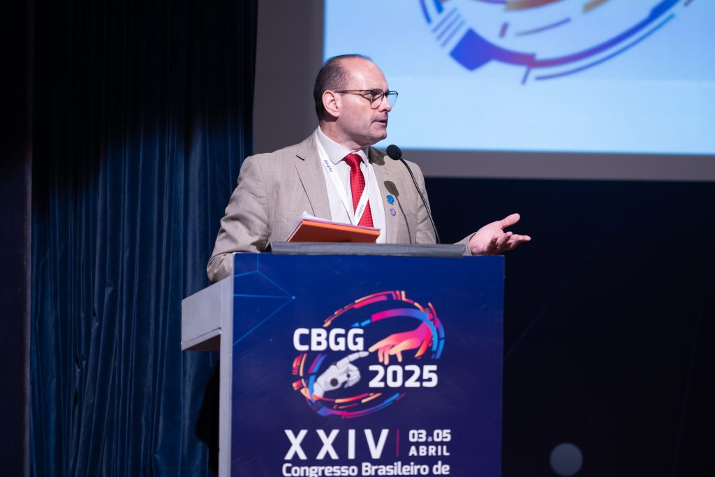 Dr. Otávio Castello - fundador e atual diretor científico do Instituto Parentalidade Prateada e especialista em Neuropsiquiatria Geriátrica.