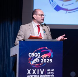 Dr. Otávio Castello - fundador e atual diretor científico do Instituto Parentalidade Prateada e especialista em Neuropsiquiatria Geriátrica. 