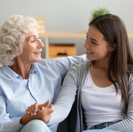 Jovens e idosos precisam regular emoções
